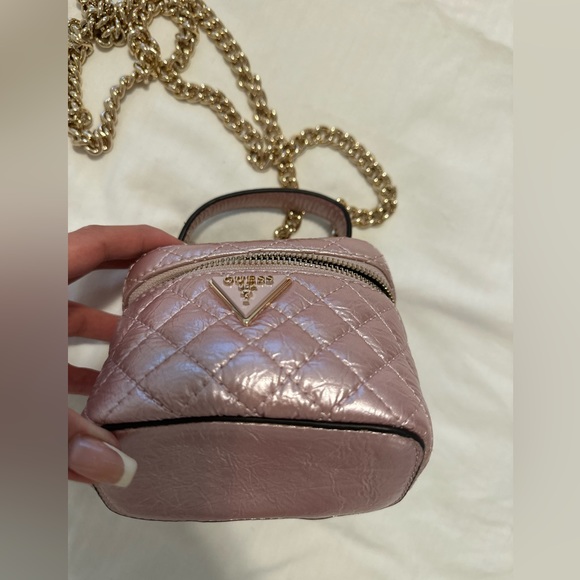 Guess - Picture 2 of 4